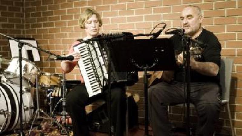 Dooušek & Tana